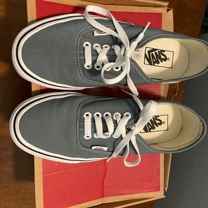 Brand new without tags Vans size 8 womens or size 6.5 mens.